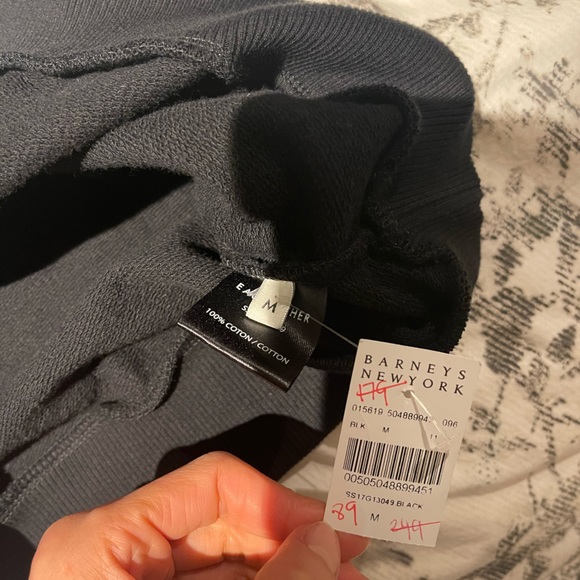 New with tag😛 Brand New Idle Sale Non Refundable - Picture 5 of 6